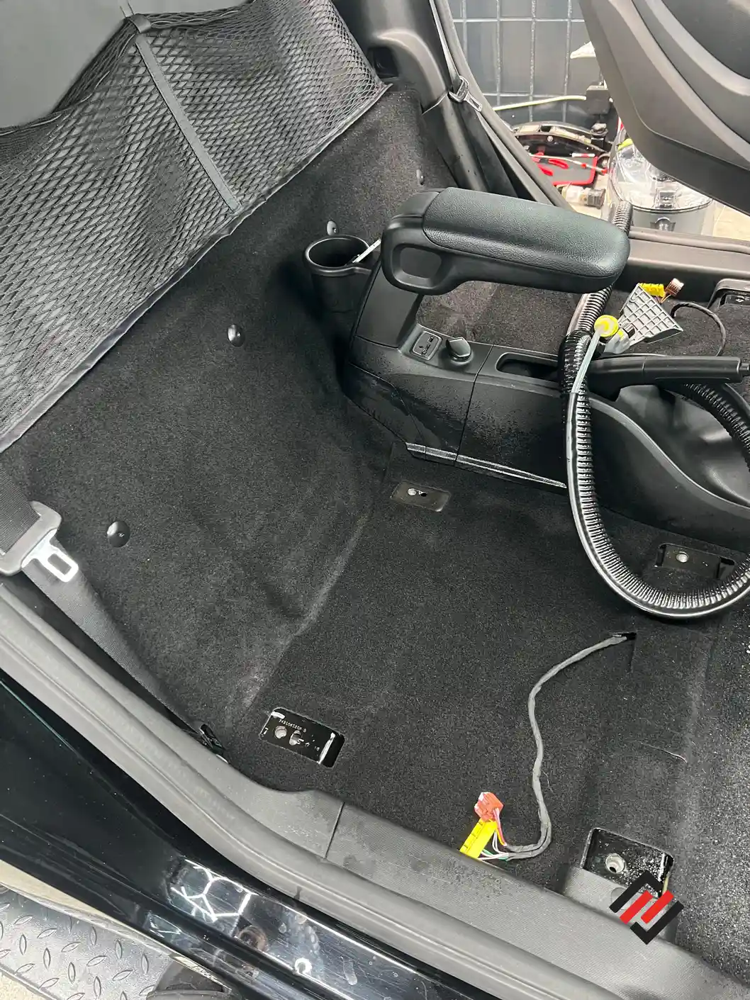 Gereinigter Fahrzeuginnenraum nach professioneller Innenreinigung in Hamburg